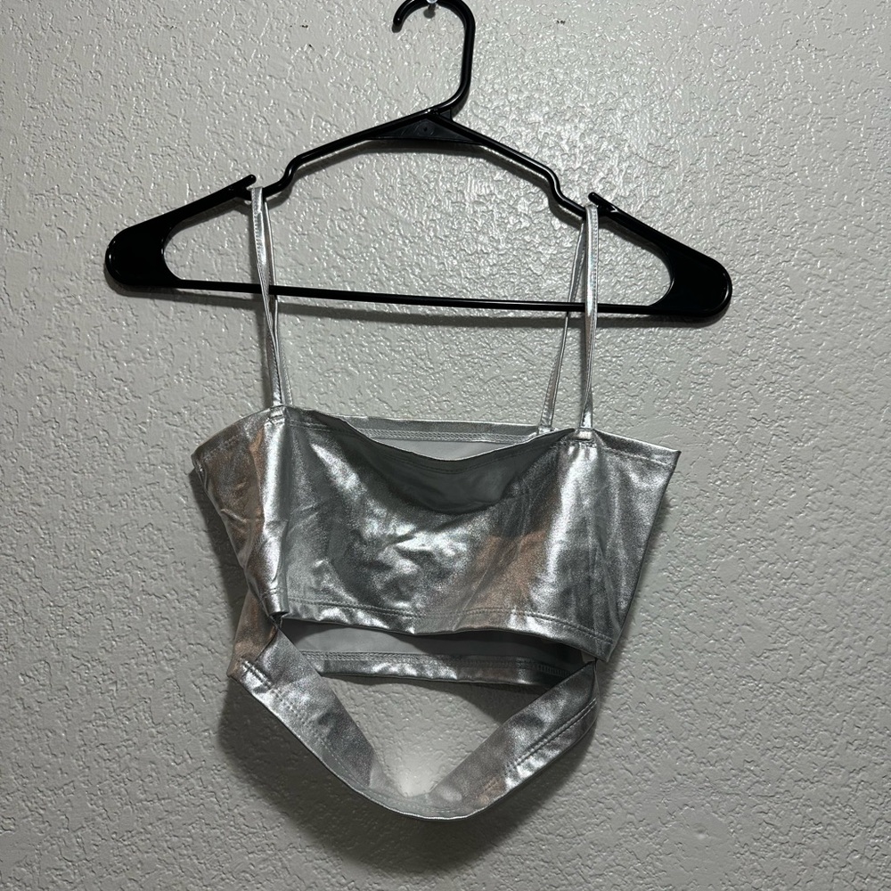 Metallic Silver Strappy Crop Top - Women new with tags - Picture 6 of 10